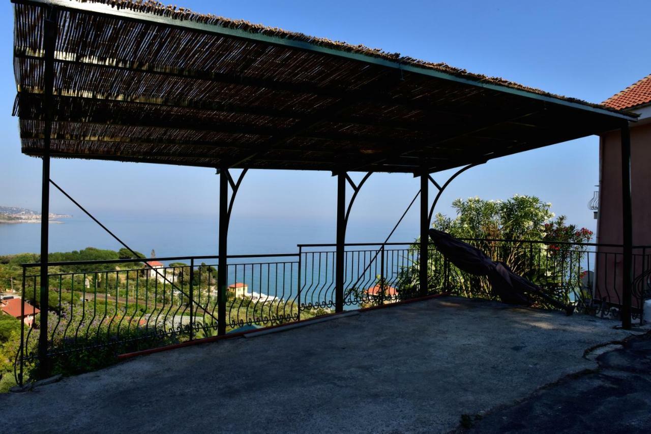 Agriturismo Un Mare Di Fiori Villa Ventimiglia Exterior foto